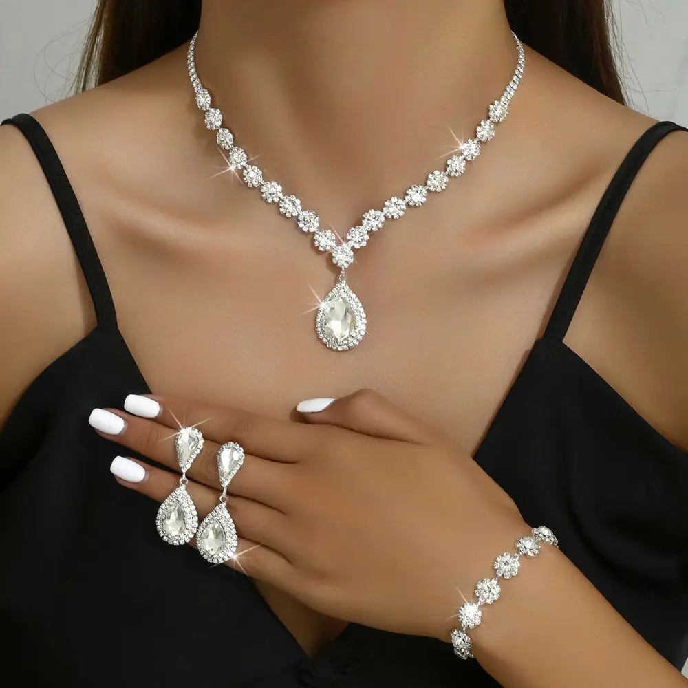 Set di orecchini con collana di fiori di diamanti di tendenza Set di gioielli da sposa in strass di cristallo di moda da donna