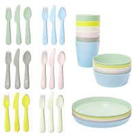 Ensemble cadeau de vaisselle jetable en plastique de style européen moderne pour enfants, comprenant assiettes, bols, gobelets et saladiers, couleur unie