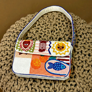 กระเป๋าถือผ้าแคนวาสปักลายสัตว์และผลไม้หลากสีสัน ฐานสีขาว งานฝีมือปักครอสติช - Product Image 1