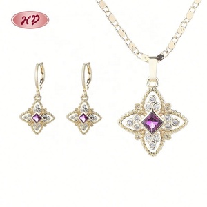 Conjunto de Joyería Vintage Chapado en Oro para Mujer con Trébol de Zirconia de Colores, Collar con Colgante y Pendientes de Gancho, Adorno de Cristal Hueco para Boda - Product Image 2