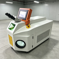 Soudeuse à froid portative de bureau blanche 200W pour bijoux, fonctionnement manuel, source laser Mitsubishi 0,1-10ms