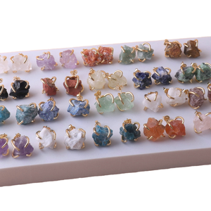 महिलाओं के लिए प्राकृतिक रत्न बालियां-18k सोने की प्लेटेड कच्ची आम्थास्ट और गुलाब क्वार्ट्ज उपचार क्रिस्टल स्टड इयररिंग्स - Product Image 1