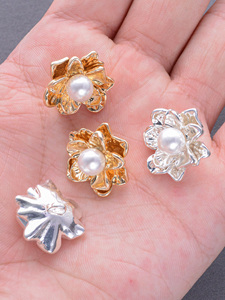 Chất Lượng Cao Cấp Vàng Bạc Kim Loại Hoa Hình Nút Thanh Lịch Ngọc Trai Chèn Thời Trang Quần Áo Phụ Kiện Đánh Bóng Xuất Sắc - Product Image 5