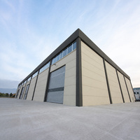 Bâtiment d'entrepôt préfabriqué en structure légère en acier moderne, design personnalisé JINGYI, avec garantie d'un an, résistance au vent de 41 à 80 mph