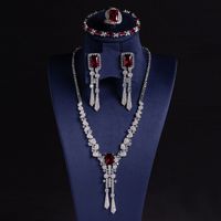 Ensemble de bijoux de mariage et de fête pour femmes, collier, boucles d'oreilles, bracelet, bague, design géométrique de haute qualité en laiton et zircon