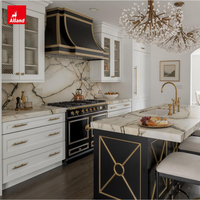 Allandcabinet – Meuble de cave à vin de luxe moderne blanc sur mesure, étagères en verre et laiton, armoires de cuisine