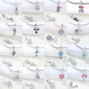 จี้รูปดอกไอริส ดอกกุหลาบ ดอกซากุระ - อุปกรณ์ตกแต่งสร้อยข้อมือ DIY ระดับไฮเอนด์ - ขายส่งเครื่องประดับสไตล์ฤดูใบไม้ผลิ/ฤดูร้อนสำหรับผู้หญิง - Product Image 2