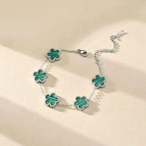 Bracciale a cinque fiori bifacciale in acciaio inossidabile, stile europeo e americano da donna, alla moda, lusso discreto, quadrifoglio portafortuna - Product Image 4