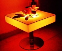 Table carrée moderne en plastique éclairée par LED avec base pour meubles de bar à la maison ou de parc Ensemble de table de bar carrée