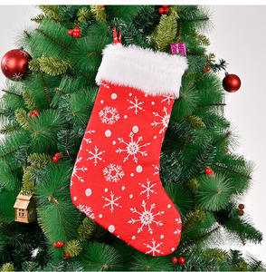 Bas géant <span class=keywords><strong>de</strong></span> 20 pouces avec manchette en fausse fourrure <span class=keywords><strong>Chaussette</strong></span> <span class=keywords><strong>de</strong></span> Noël brodée <span class=keywords><strong>de</strong></span> flocons <span class=keywords><strong>de</strong></span> neige en flanelle Grand bas <span class=keywords><strong>de</strong></span> Noël - Product Image 3