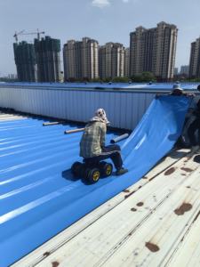 Usine moins cher prix PE Film auto-adhésif Membrane étanche feutre de toiture pour toiture en métal et toiture <span class=keywords><strong>IBR</strong></span> - Product Image 5