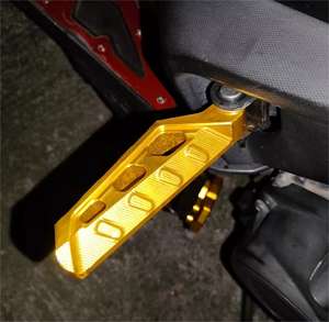 Pièces Détachées Pédale Arrière Passager Repose-Pieds pour <span class=keywords><strong>YAMAHA</strong></span> X MAX <span class=keywords><strong>XMAX</strong></span> 300 <span class=keywords><strong>125</strong></span> 250 400 NMAX155 NMAX 155 XMAX300 XMAX250 - Product Image 3