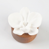 Diffuseur d'huiles essentielles en céramique parfumée pour la maison, base en bois, en porcelaine, pour fleurs et plâtre aromatique, en gros et en stock