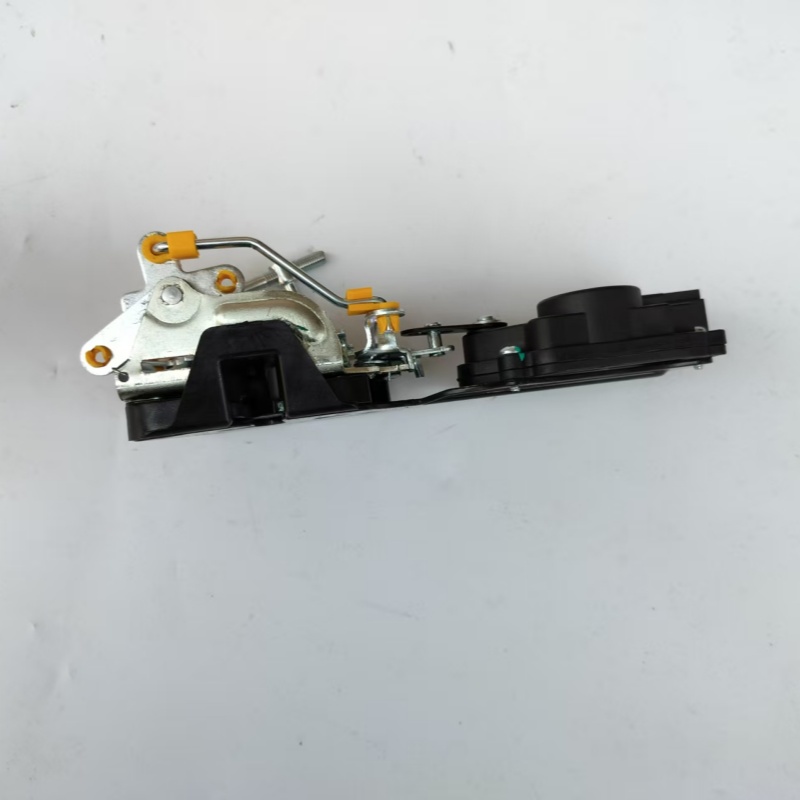 The Central Control Lock and Front Door Lock Car Electric Lock Machine  for Wuling Sgmw Hongguang V Auto Parts Image 5