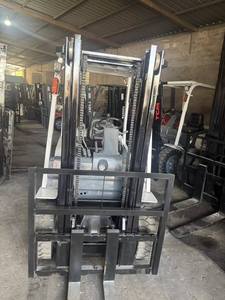 Montacargas <span class=keywords><strong>TCM</strong></span> FD25T3 Usado, 3 Toneladas, Diésel, Mástil de Dos Etapas, Operación Asentada, Alta Eficiencia, Bajas Horas de Trabajo, en Venta - Product Image 2