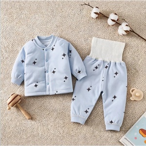 ชุดเสื้อผ้าดีไซน์ใหม่พร้อมเดรส กางเกง เสื้อท่อนบน ลายหัวใจ ลายเสือดาว โบว์ผูก แขนยาว สำหรับฤดูใบไม้ร่วงและฤดูหนาว เสื้อผ้าเด็ก - Product Image 5