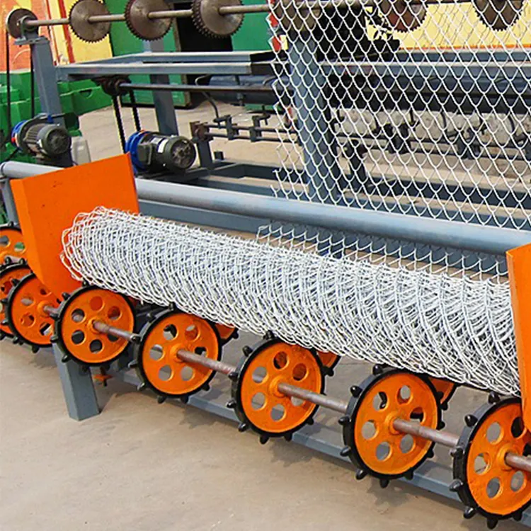 Chain link fence wire mesh making machine