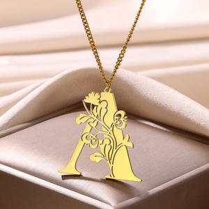 Collier en acier inoxydable pour hommes et femmes Prénoms et initiales de noms de famille Bijoux de mode Design de l'alphabet - Product Image 6