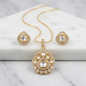 Pendentif traditionnel indien Polki finition or, vente en gros, bijoux ethniques de luxe pour mariée, accessoires de mariage pour femmes - Product Image 1