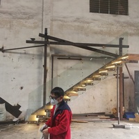 Escalier flottant invisible lumineux avec poutre latérale murale provenant directement du fabricant