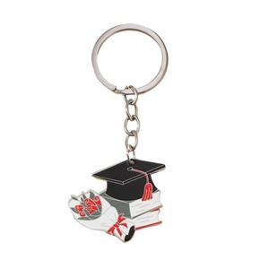 Porte-clés en émail en forme de toque de remise de diplôme pour lycée/étudiants, avec breloque diplôme et livre, idéal pour les cadeaux de fête des diplômés - Product Image 4