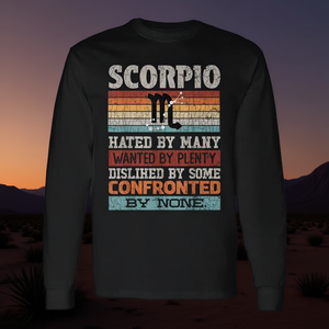 Camiseta de manga larga con gráfico del signo zodiacal Escorpio, detestaada por muchos, buscada por muchos, confrontada por nadie - Product Image 3