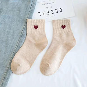 定制图案韩版棉袜秋冬带爱心可爱中筒女袜 - Product Image 6