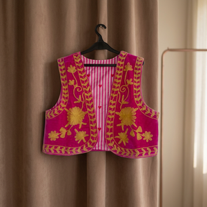 Chaleco de Terciopelo Rosa para Mujer con Bordado a Mano y Decoración Vintage, Talla Única, Prenda Exterior con Método de Tejido de Punto y Logotipo - Product Image 3