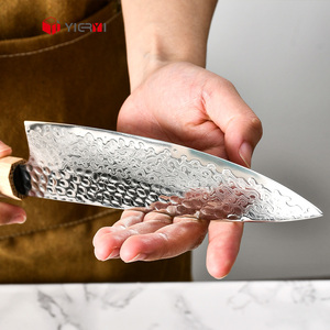 Couteaux de cuisine professionnels en acier Damas à 45 couches, martelés à la main, avec cœur en acier AUS10, couteau de chef en Damas avec manche en bois de chêne - Product Image 2