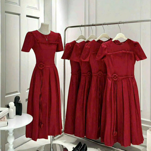 Vestido midi rojo de cuello redondo con lazo en el pecho y detalle floral en la cintura, de manga corta, estilo Vietnam - Product Image 1