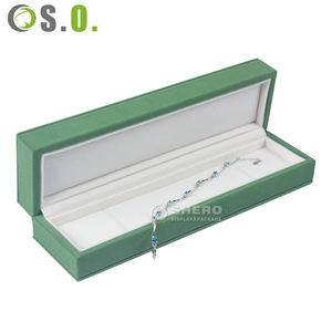 Estuche de Joyería Curvo de Gamuza Suave de Lujo Shero, Color y Tamaño Personalizables para Exhibición de Anillos, Colgantes y Pendientes - Product Image 5