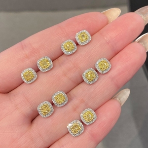 อาซูโอ ไฟน์ จิวเวลรี่ 18K ทองคำแท้สีเหลืองเพชรธรรมชาติทรงเหลี่ยมคลาสสิกต่างหูของขวัญสำหรับผู้หญิง AU750 - Product Image 3