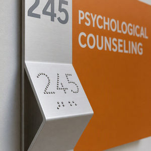 Letrero de Puerta Personalizado con Braille ADA, Letrero Táctil de Aluminio Extruido para Oficina, Consultorio Psicológico, Sala 245 - Product Image 6