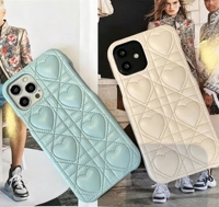 Étui de téléphone en similicuir matelassé en forme de cœur, coque antichoc souple compatible avec iPhone 13/14/16, étui élégant et stylé pour femmes