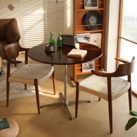 Chaise de salle à manger en bois massif avec accoudoirs de style médiéval, design en corde de rotin, chaise en corne, vente en gros d'usine