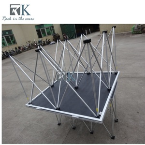Scène pliable portable en aluminium de haute qualité, antidérapante, avec système de verrouillage rapide pour concerts, mariages, événements en plein air - Product Image 5