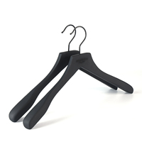 Cintre en bois noir avec revêtement en caoutchouc doux, cintre pour vêtements, costumes et manteaux avec barre antidérapante
