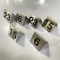 Papan Nama Rumah dari Baja Anti Karat Perak Custom Pabrik 5*5CM, Bentuk Oval, Tahan Lama, dengan Nomor Digital untuk Meja Restoran