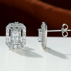 Boucles d'oreilles clous carrées ajourées en zircon pour femme, bijoux de mode géométriques minimalistes - Product Image 3