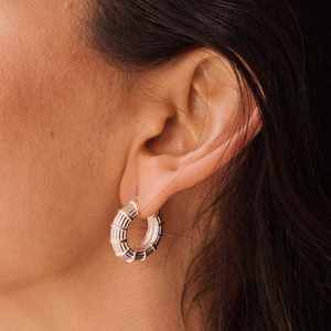 Nostalgici orecchini a cerchio placcati in oro stile retrò ciondolo alla moda per regalo o festa - Product Image 4