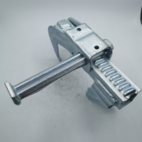 Pince Peri Doka / Pince pour panneaux BFD / Pince à cale pressée pour coffrage de poutres, pour un fixation et un positionnement sécurisés lors des travaux