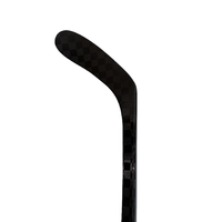 10 000 bâtons en stock à vendre : bâtons de hockey sur glace en fibre de carbone ultra-légers et sur mesure.