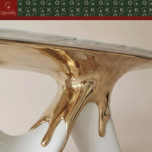 Mesa de Comedor de Diseño de Lujo GOLDKING con Cubierta de Mármol Blanco y Base Escultural de Cerámica Dorada, Personalizable OEM para Interiores de Alta Gama - Product Image 6