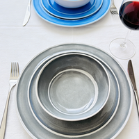 Assiettes et bols en mélamine de style occidental vintage et classique, adaptés aux aliments, avec finition gris dégradé pour les repas en famille