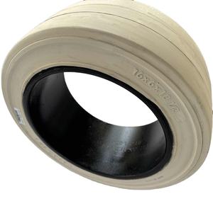 16x6x10 1/2 スムーストレッド プレスオンソリッドタイヤ ラバー トヨタ フォークリフトタイヤ 電動およびディーゼルフォークリフト用 - Product Image 1