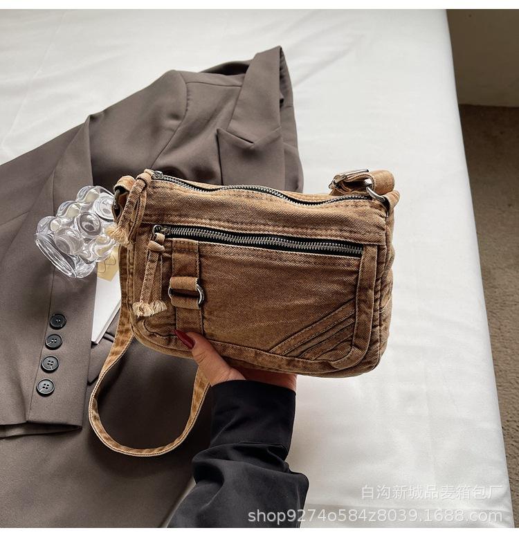 สีน้ำตาล