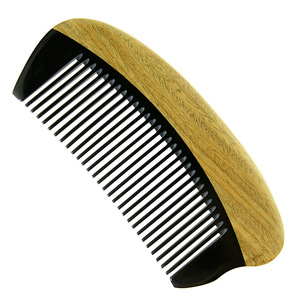 Peine de masaje de madera de sándalo de 10-15 cm para aliviar el cuero cabelludo y cuidar el cabello - Product Image 1
