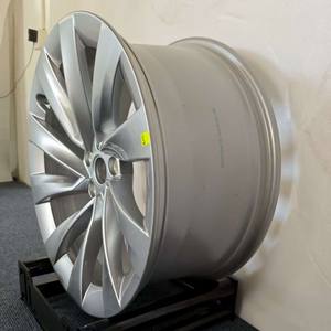 <span class=keywords><strong>Cerchi</strong></span> <span class=keywords><strong>in</strong></span> <span class=keywords><strong>Lega</strong></span> da 20 Pollici a 5 Fori Stile Originale per Tesla Model Y Refresh - Configurazione Standard/Alta - Product Image 1