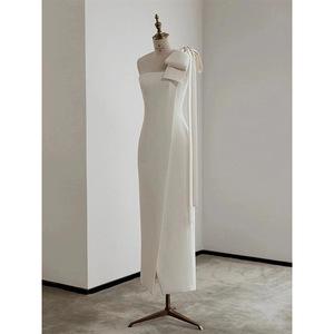 Robe <span class=keywords><strong>de</strong></span> mariée élégante blanche asymétrique à une épaule, avec détail nœud sexy et fente haute, pour <span class=keywords><strong>mariage</strong></span> <span class=keywords><strong>civil</strong></span>, fiançailles et réception - Product Image 5