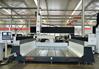 Machine de gravure et de fraisage CNC 4 axes robuste avec table de travail en acier à banc tubulaire recuit pour le transport ferroviaire, l'aérospatiale, les modèles 3D et la mousse PU